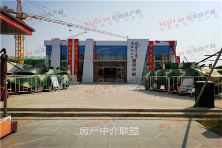 龙苑尚城，套二，南客厅，上科信小学，离新龙城市场很近